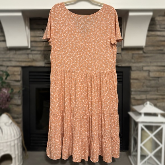 NEW WITH TAGS, Suzy Shier Dress, Size Large. - Picture 2 of 6